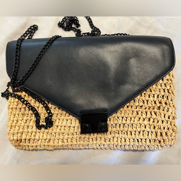 🖤LOEFFLER RANDALL🖤RAFFIA BLACK LEATHER ENVELOPE STYLE CLUTCH WITH CHAIN - Picture 1 of 3